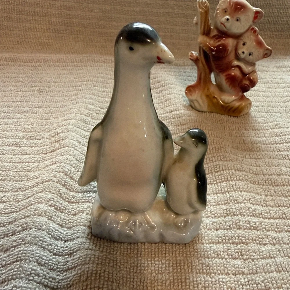 Vintage porcelain bird, penguin & bear figurines. Made in Japan - Picture 4 of 10